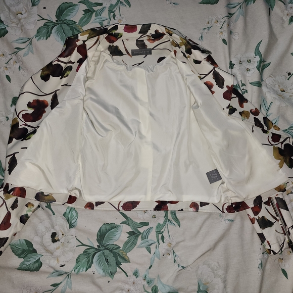 Bagatelle Floral Jacket - Picture 3 of 7